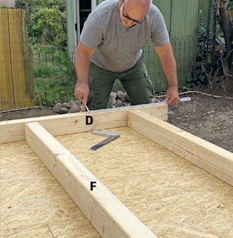 Isoleret anneks: Streg op til top- og bundrem til isoleret skur Isoleret anneks: Streg op til top- og bundrem til isoleret skur